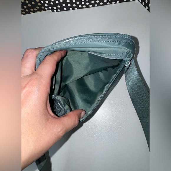 Lululemon Everywhere Belt Bag in Tidewater Teal - Picture 3 of 4